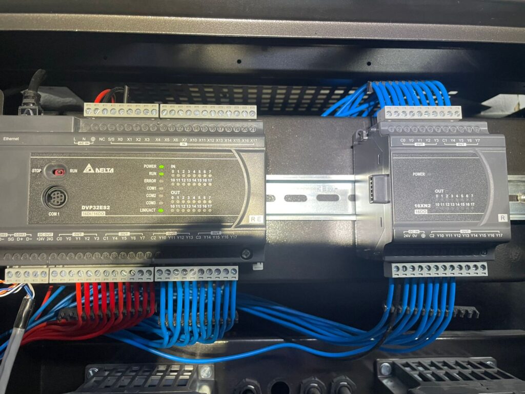 Side‑by‑side comparison of server rack before and after DIN rail adapter installation